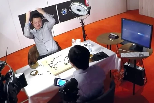 Fan Hui, cờ thủ đỉnh cao của châu Âu, thua AlphaGo 0-5