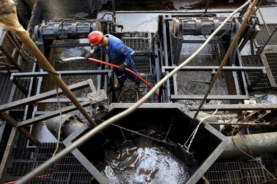 Giá dầu có thể giảm xuống 25 USD mỗi thùng