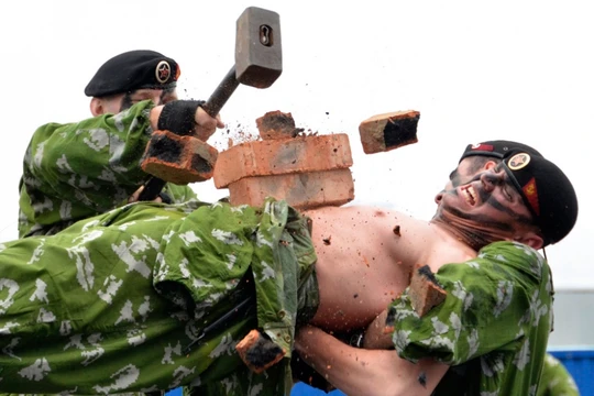 Lính đặc nhiệm Nga thi triển nội công