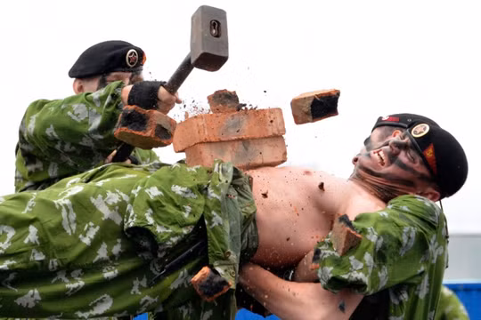 Lính đặc nhiệm Nga thi triển nội công