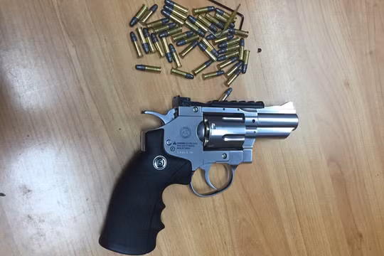 Khẩu súng bị phát hiện - Ảnh: Hoàng Ty