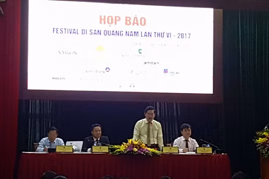 Toàn cảnh buổi họp báo.