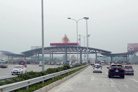 Được ưu đãi thuế, doanh nghiệp thu phí BOT ung dung hưởng lợi nhuận khủng