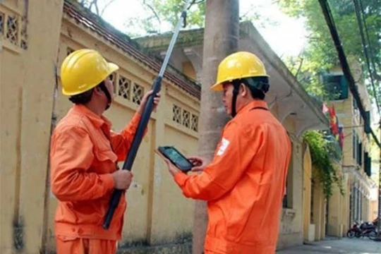 EVN Hà Nội sử dụng bộ thiết bị. Nguồn ảnh: evnhanoi.vn