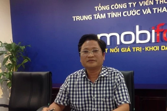 Ông Nguyễn Khắc Lịch, Phó giám đốc Trung tâm Ứng cứu khẩn cấp máy tính Việt Nam (VNCERT) giám sát việc khóa sim rác ở MobiFone. Ảnh: Kiều Vui. 