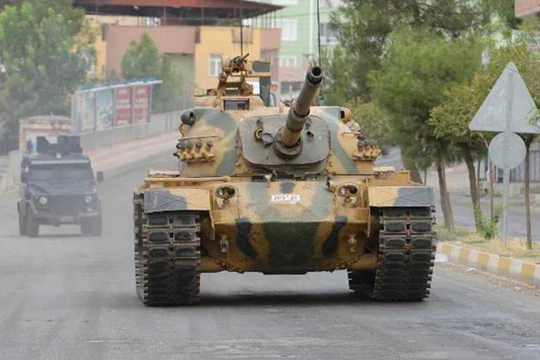 Thổ Nhĩ Kỳ dùng xe tăng trấn áp người Kurd