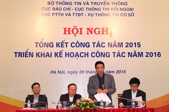 Lãnh đạo 4 Vụ, Cục thuộc khối thông tin - báo chí của Bộ TT&TT cùng chủ trì hội nghị. Ảnh: Xuân Lộc.