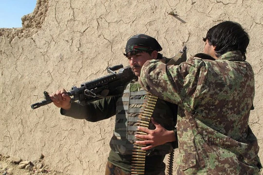 Lính Afghanistan tại tỉnh Helmand, tháng 12.2015 - Ảnh: AFP