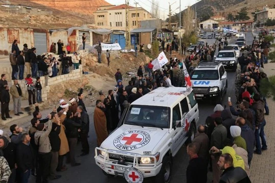 Đoàn xe sơ tán chiến binh nổi dậy Syria của Liên Hợp Quốc