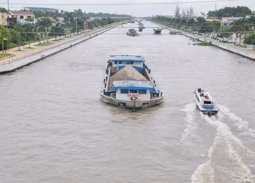 Từ 1.1.2016, phương tiện thủy nội địa sau khi đạt yêu cầu kiểm định kỹ thuật sẽ được dán tem kiểm định và số kiểm soát - Ảnh minh họa Kim Anh