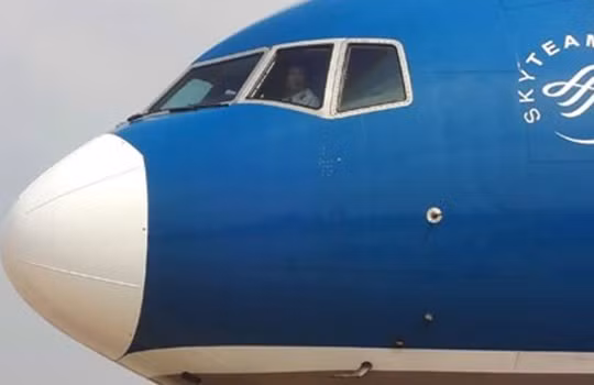 Theo quy định của VNA, phi công không được ở trong buồng lái một mình