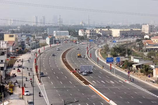 Mỗi dự án cầu, đường có vốn đầu tư rất lớn nên việc huy động vốn luôn gặp nhiều khó khăn - Ảnh: Anh Quân