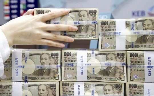 Hiện gần 40% nợ công của Việt Nam là vay bằng đồng yen, tương ứng 45 tỉ đô la Mỹ, bằng đô la Mỹ chiếm 25% và bằng euro 15%. Ảnh: Internet