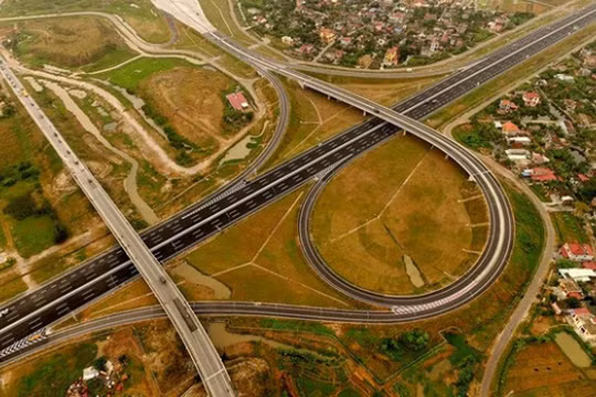 Cao tốc Hà Nội - Hải Phòng sẽ được bán cho nhà đầu tư Ấn Độ. Ảnh: Mạnh Thắng.