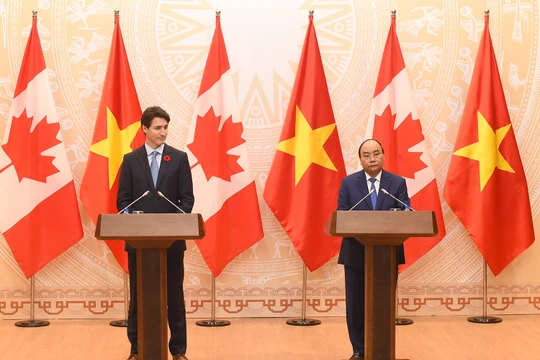 Thủ tướng Nguyễn Xuân Phúc và Thủ tướng Canada Justin Trudeau tại họp báo. Ảnh: VGP