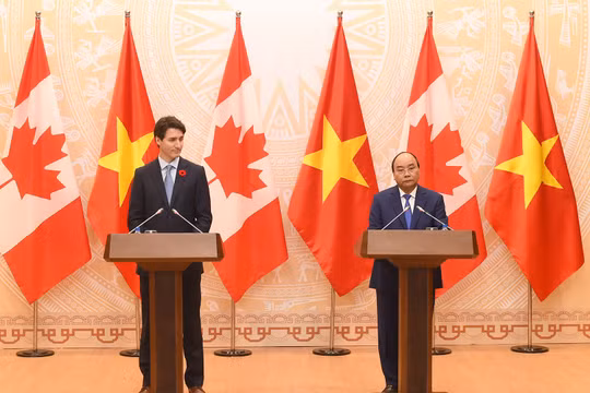 Thủ tướng Nguyễn Xuân Phúc và Thủ tướng Canada Justin Trudeau tại họp báo. Ảnh: VGP