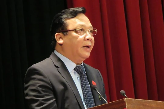 Phó Chủ tịch Quốc hội Huỳnh Ngọc Sơn phát biểu tại buổi tiếp xúc cử tri Đà Nẵng sáng 30/11 (Ảnh: HC)