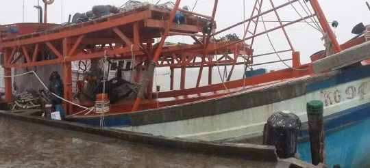 Tàu cá Kiên Giang bị tàu vũ trang Thái Lan tấn công hôm 11-9 khiến ngư dân Ngô Văn Sinh thiệt mạng - Ảnh: Khoa Nam