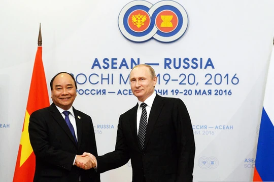 Thủ tướng Nguyễn Xuân Phúc gặp tổng thống Putin tại Sochi.