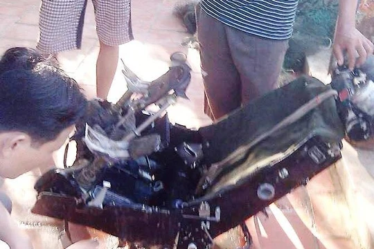 Sáng nay (26/6), chiếc ghế ngồi này đã được đưa về huyện bàn giao cho cấp có thẩm quyền xác minh rõ có phải là của máy bay Su-30MK2 (Ảnh người dân cung cấp)
