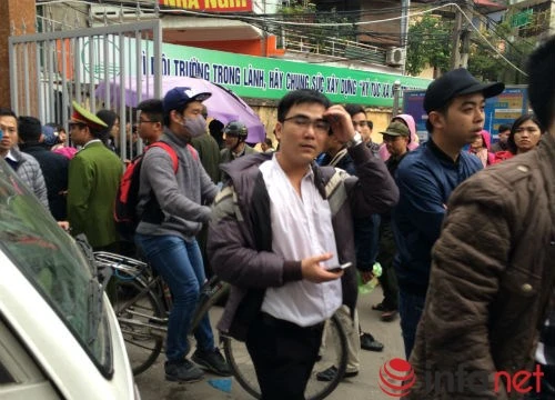 Nhiều người bức xúc vì không được tiêm chủng.