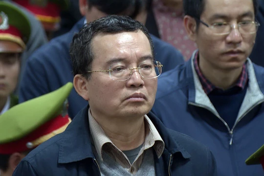 Bị cáo Nguyễn Quốc Khánh, ký văn bản thúc PVPower ký hợp đồng với PVC khi chưa đủ điều kiện. Ảnh: Tuổi trẻ