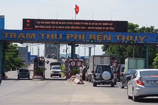  Trạm thu phí Bến Thủy. Ảnh: Thanh Niên