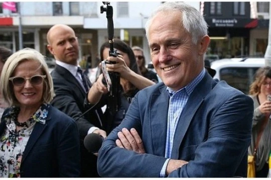 Cậu bé 15 tuổi khiến cả nước Úc kinh ngạc khi "dạy" thủ tướng cách làm từ thiện