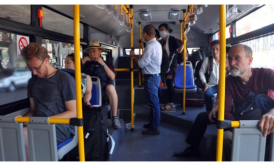 Xe buýt "5 sao" ở sân bay Tân Sơn Nhất: Tây khen, ta... chê?