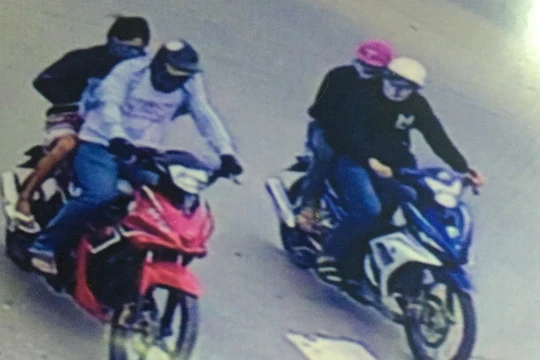 Hình nhóm nghi can thực hiện vụ cướp tiệm vàng