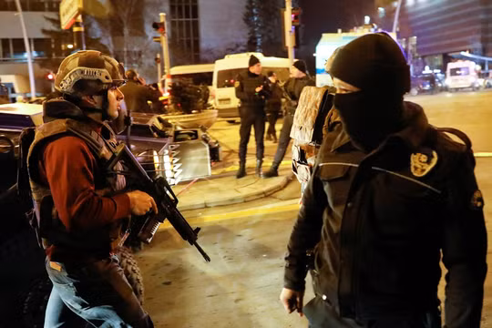 Cảnh sát ngay lập tức phong tỏa khu vực xảy ra vụ ám sát. Ảnh: Reuters.