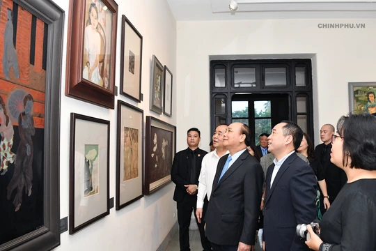 Thủ tướng thăm Bảo tàng Mỹ thuật Việt Nam. Ảnh VGP/Quang Hiếu