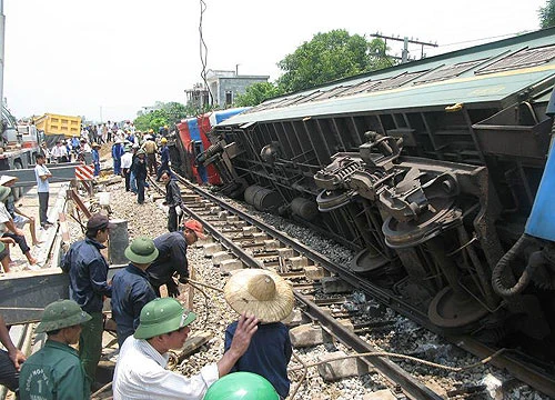 Hàng trăm toa tàu, đầu máy quá hạn đăng kiểm với thời gian... vài năm 