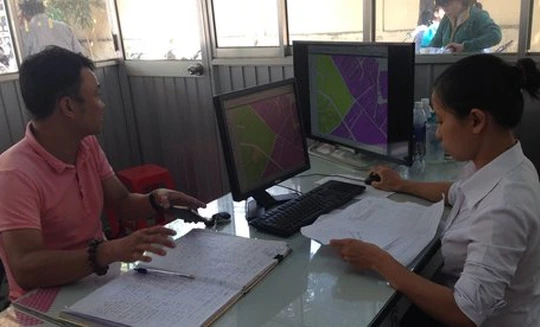 Người dân được cung cấp thông tin quy hoạch tại Q.Gò Vấp, TP.HCM -Ảnh: Ngọc Hà