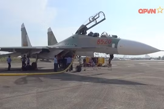 Tiêm kích Su-30MK2 tại Nhà máy A32, Đà Nẵng - Ảnh: clip QPVN