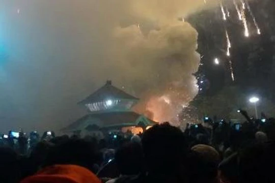 Hiện trường đám cháy ở đền thờ Puttingal. (Nguồn: AP)