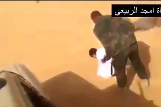 Nhiều tên phiến quân IS đã bị bắt sống khi đang dạo chơi trên sa mạc.