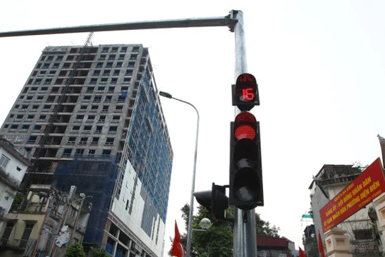 Tòa nhà số 8B Lê Trực - Ảnh: N.K