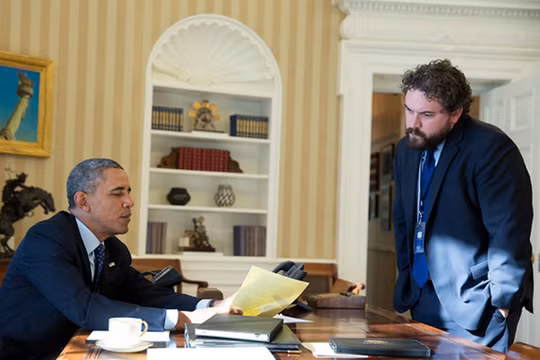 Ông Cody Keenan được Tổng thống Obama mô tả giống nhà văn Hemingway vì bộ râu rậm - Ảnh: Nhà Trắng
