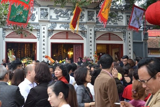 Phủ Tây Hồ ngày đầu năm mới. Ảnh VietTimes