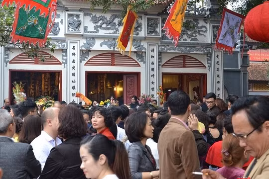 Phủ Tây Hồ ngày đầu năm mới. Ảnh VietTimes