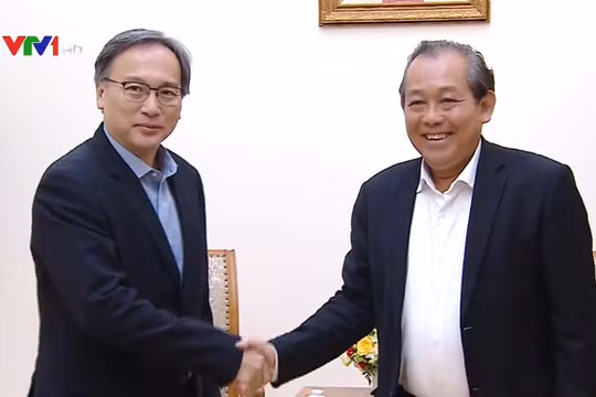 Phó Thủ tướng Thường trực Trương Hòa Bình tiếp Thứ trưởng Thường trực Bộ Nội vụ Singapore Pang Kin Ki-oong. Ảnh: VTV