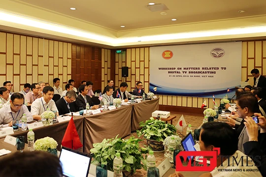 Sáng 21/4, tại Đà Nẵng, các cơ quan quản lý tần số các nước ASEAN đã nhóm họp, bàn về công tác quản lý, chuyển đổi kỹ thuật phát sóng truyền hình số.