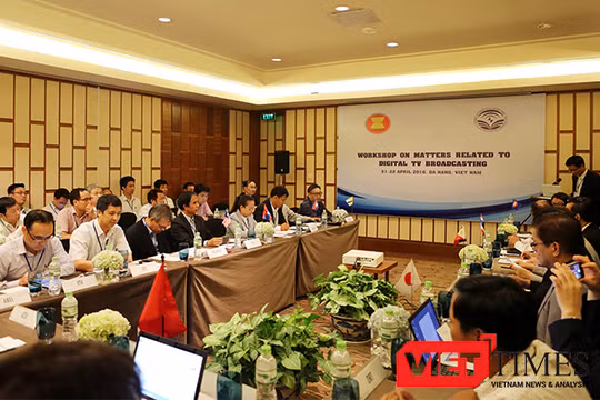 Sáng 21/4, tại Đà Nẵng, các cơ quan quản lý tần số các nước ASEAN đã nhóm họp, bàn về công tác quản lý, chuyển đổi kỹ thuật phát sóng truyền hình số.