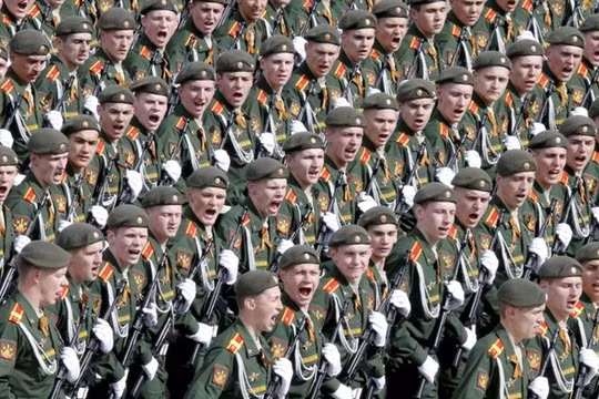 Video quân Nga rầm rập tập diễu binh chuẩn bị Ngày chiến thắng