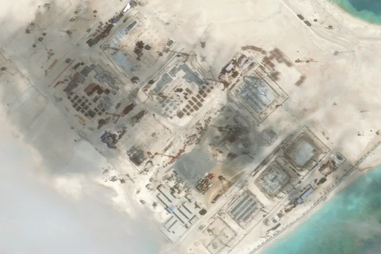 Công trình xây dựng trái phép của Trung Quốc trên bãi Đá Chữ Thập mà nước này chiếm của Việt Nam bằng vũ lực. (Nguồn: Reuters)