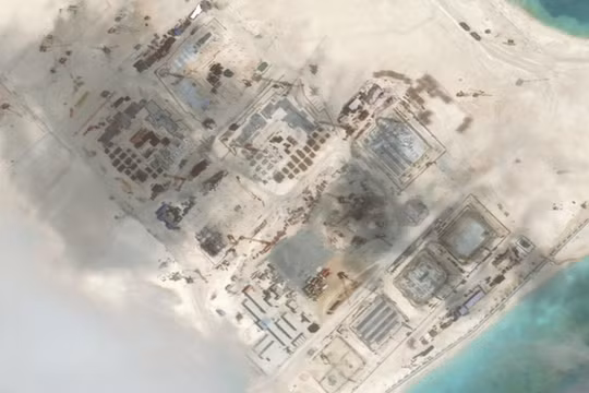 Công trình xây dựng trái phép của Trung Quốc trên bãi Đá Chữ Thập mà nước này chiếm của Việt Nam bằng vũ lực. (Nguồn: Reuters)