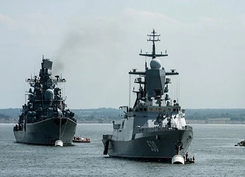 Tàu hộ tống Streregushchy (Dự án 20380) và tàu khu trục Nastoichivy của hải quân Nga