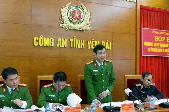 Đại tá Phạm Ngọc Thắng - Phó giám đốc Công an tỉnh Yên Bái - tại buổi họp báo 