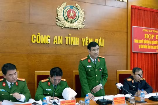 Đại tá Phạm Ngọc Thắng - Phó giám đốc Công an tỉnh Yên Bái - tại buổi họp báo 